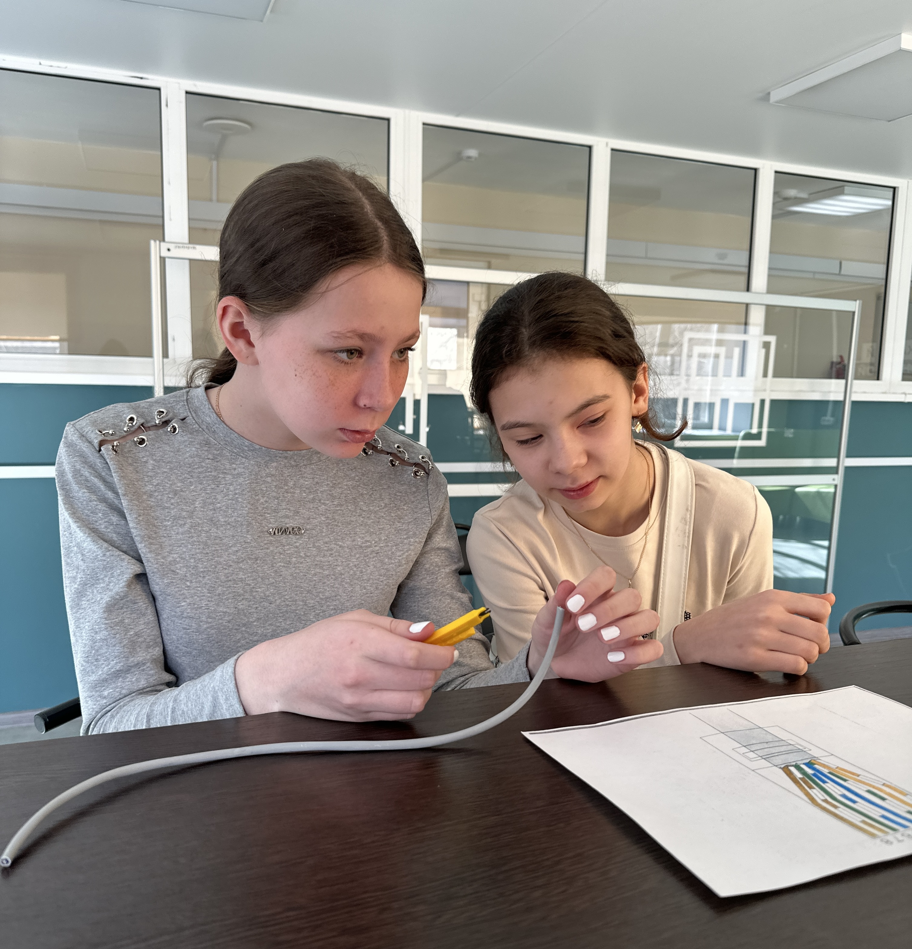 В первый день каникул ребята 19 школы побывали на уникальном IT-мастер-классе в Центре опережающей профподготовки