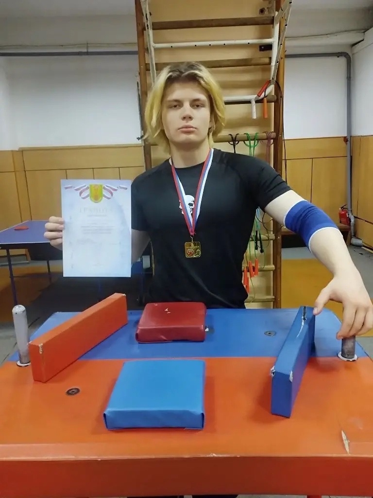 Чемпионы армрестлинга